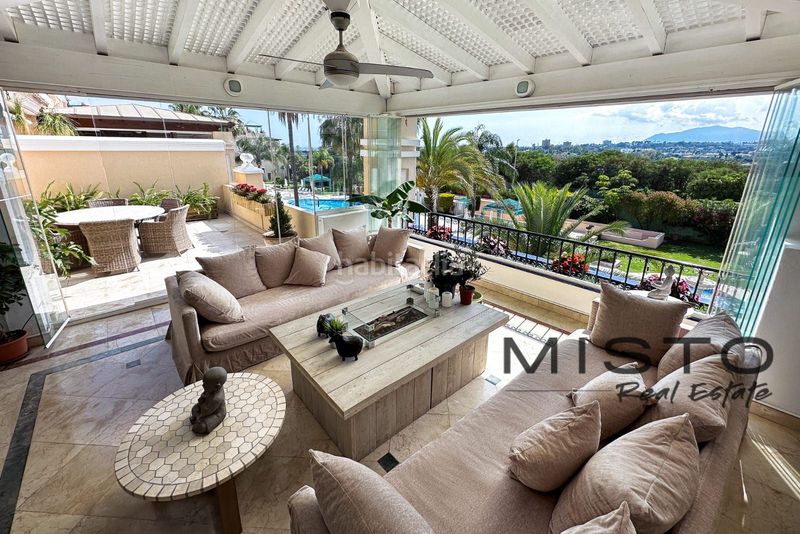 Foto 626a7362-562d-4ad3-a7c3-58e7e8a9f792. Pis amb aparcament piscina a lomas de Marbella club Marbella