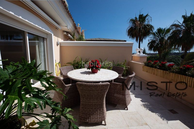 Foto 8915a64a-560d-4ac6-88ad-99a93ba230ed. Pis amb aparcament piscina a lomas de Marbella club Marbella