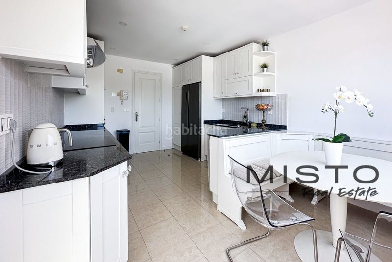 Foto ea1163c6-febc-41bd-8bde-f3dfcd9af7f1. Pis amb aparcament piscina a lomas de Marbella club Marbella