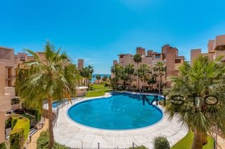 Location Appartement  El padrón. Elegante apartamento de 2 dormitorios en estepona, totalmente am