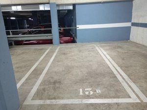 Car parking in Plaça Castella 4