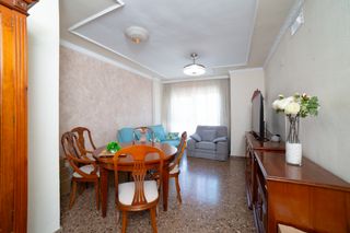 Etagenwohnung in Picassent. Piso de 3 habitaciones + 2 baños + ascensor +  a 8 minutos del m