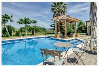 Maison  Carrer sant miquel 1. Villa fantastica, con piscina y vistas al empordà – licencia tur
