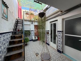 Maison jumelée à Torredonjimeno. Casa en venta en torredonjimeno