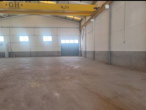 Rent Industrial building in Mollina. Nave con campa