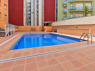 Appartement  Carrer josep soldevila. Piso con piscina. muy buen estado.