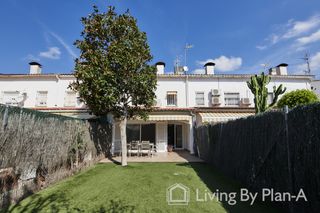 Casa a schiera  Passeig dels tarongers. Casa familiar con jardín privado en bellamar