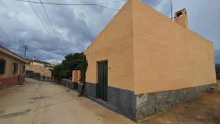 Casa  Calle san antón. Vivienda de planta baja, con estudio y terreno