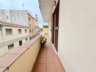 Pis  Carrer dels quatre cantons. Piso de 3 habitaciones en la múnia, para inversores.