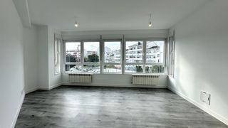 Appartement à Praza viana do castelo 1. Vivienda a estrenar de tres dormitorios y dos baños, salón, coci