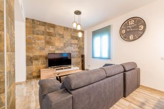 Miete Etagenwohnung  Calle del sol. Piso de 3 dormitorios y 2 baños en alquiler de larga duración en