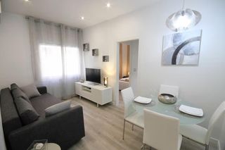Miete Etagenwohnung  Calle constancia. Apartamento de 3 dormitorios y 1 baño en el centro de málaga