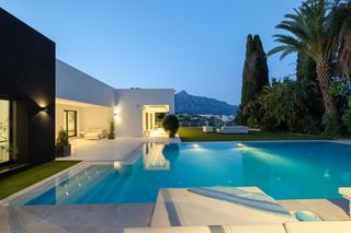 Casa a Las Brisas. Villa con impresionantes vistas de la montaña de la concha y el