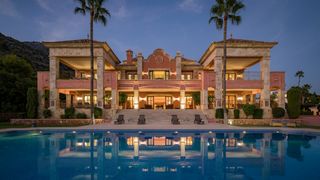 Casa a Sierra Blanca. Vivaldi 16, finca mediterránea palaciega en sierra blanca con vi