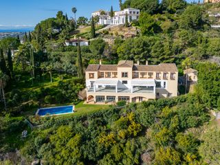 Casa a El Madroñal. Villa de estilo español con elegancia, encanto y magníficas vist