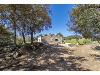 Masia a Es Mercadal Poble. Pequeña finca en los alrededores de mercadal, menorca