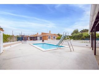 Chalet in Son Vilar-Trepucó. Gran chalet con anexo y piscina en son vilar, menorca