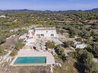 Casa en Son Bou-Sant Jaume. Impresionante finca que alcanza la costa sur de menorca