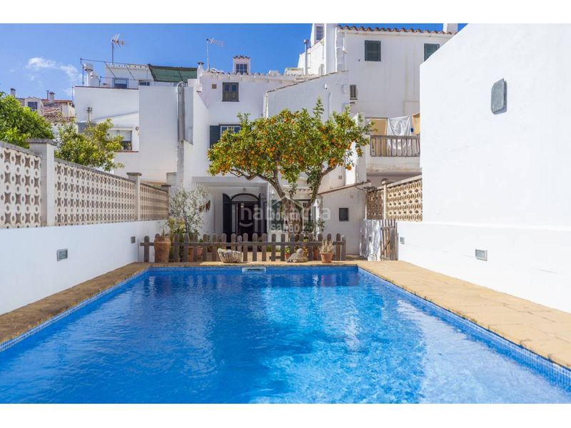 Foto b2e32c68-e88d-4570-88b3-cd404b395583. Xalet amb piscina a Centre Històric Maó / Mahón