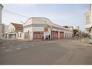 Locale commerciale in Ciutadella. Oportunidad única! magnífica esquina en la avenida principal con