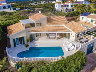 Xalet a Cala Llonga-Sa Mesquida. Villa con privacidad, tranquilidad y vistas al mar. cala llonga.