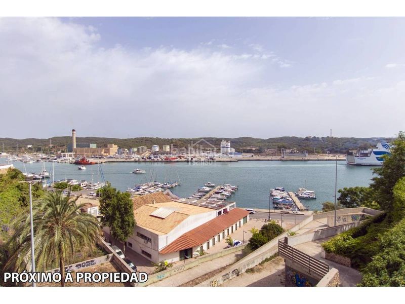 Foto 55b9b17b-2b5d-4660-bde7-7e0fabc61227. Chalet exclusiva. cautivadora propiedad con vistas al mar en el centro de mahón, menorca en Maó / Mahón
