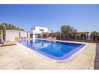Chalet à Sant Lluís-S´Ullestrar-Torret. Moderna casa de campo en camino de biniparrell menorca
