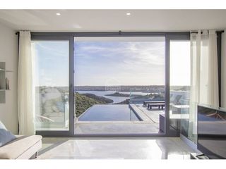 Chalet in Cala Llonga-Sa Mesquida. Impresionante chalet de obra nueva con espectaculares vistas al