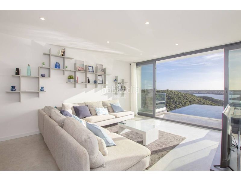 Foto 020dcd24-a38c-4c09-bb9f-90e7959c4fbf. Chalet impresionante chalet de obra nueva con espectaculares vistas al mar en cala llonga, menorca. en Maó / Mahón