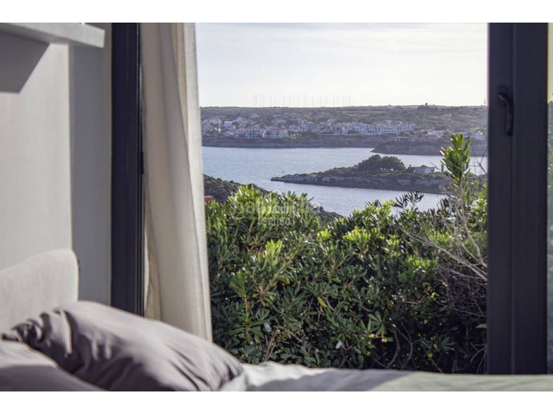 Foto 10e70db3-18ad-41df-98ac-1149dc7807e3. Chalet impresionante chalet de obra nueva con espectaculares vistas al mar en cala llonga, menorca. en Maó / Mahón