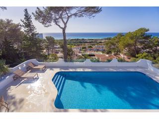 Chalet à Son Bou-Sant Jaume. Villa costera única con vistas panoramicas al mar y licencia tur