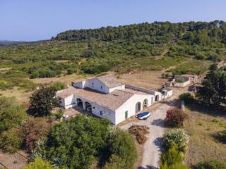 Masia a Es Mercadal Poble. Finca rustica cerca de puerto deportivo y playas costa norte.