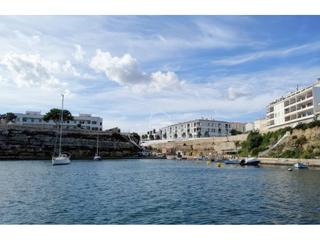 Appartement à Es Castell. Residencial cala corb. obra nueva en primera línea del puerto de