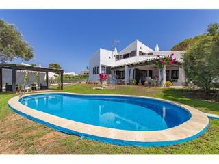 Xalet a Binibèquer. Chalet con piscina y licencia turística en binibeca vell, menorc