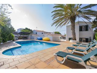 Xalet a S´Algar-Alcalfar. Típica casa menorquina con piscina en la pintoresca urbanización