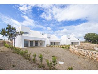 Xalet a Na Macaret. Vanguardista chalet con vistas al mar en coves noves, menorca