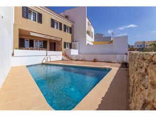 Chalet en Centre Històric. Chalet con piscina privada en mahón, menorca