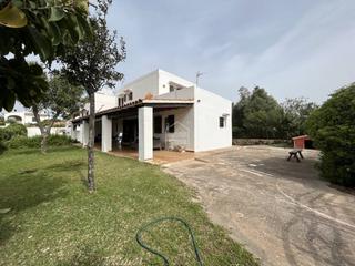 Chalet in Cala en Blanes. Interesante propiedad en la cotizada zona residencia de cales pi