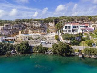 Xalet a Santa Anna-Sol de l´Est. Espléndida propiedad en primera línea con piscina infinity en ca