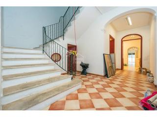 Xalet a Avinguda Menorca-Sínia Costabella. Casa señorial en el centro de mahón, menorca.