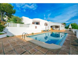 Chalet à Son Bou-Sant Jaume. Amplio chalet con piscina y garaje en san jaime, son bou, menorc