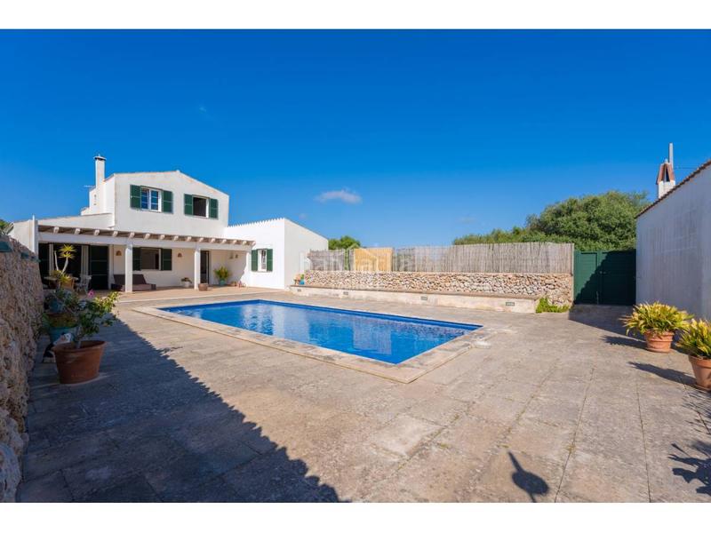 Foto b237e204-5f0a-441a-9f3a-d4177052cb8a. Xalet amb aparcament piscina a Llucmaçanes Maó