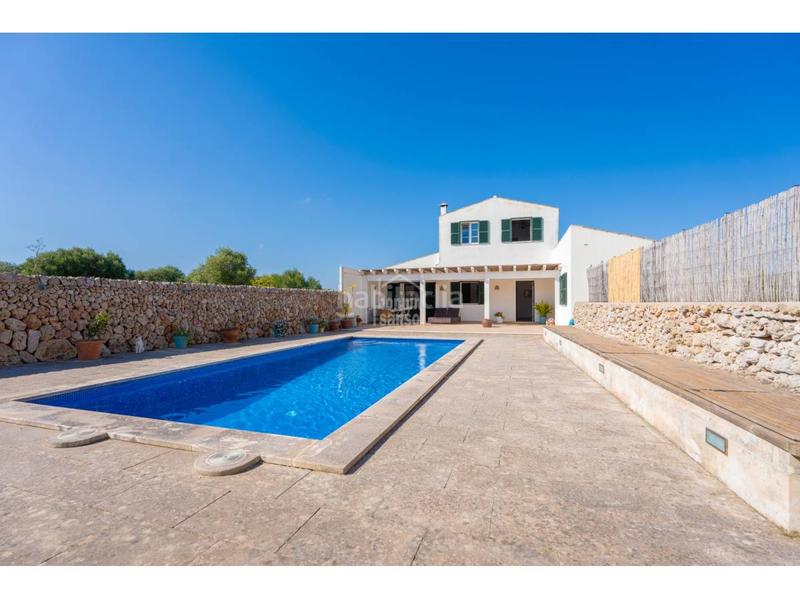 Foto cac413f3-2d82-4759-9658-63d1dd63a407. Xalet amb aparcament piscina a Llucmaçanes Maó