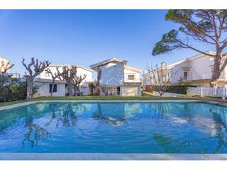 Chalet in Centre Històric. Casa señorial en mahon con piscina y gran jardin.