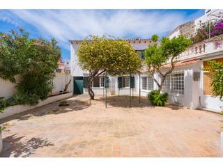 Chalet à Centre Històric. Casa en planta baja con patio y garaje en el centro de mahón, me
