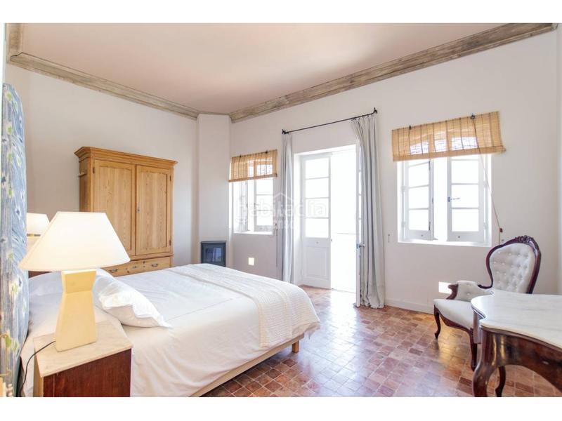 Foto a6fe81a8-0b37-44e2-9bda-14f3e7f9d3d9. Chalet gran casa histórica, exclusivamente renovada, con varias terrazas y vistas al puerto y al casco antiguo. en Maó / Mahón