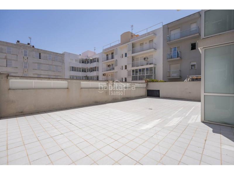 Foto 88777039-3165-4536-bc7a-b8466a3f103c. Piso luminoso piso en primera planta con gran espacio exterior y ascensor. mahón, menorca en Maó / Mahón