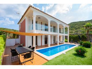Chalet à Cala Llonga-Sa Mesquida. Chalet con encanto mediterráneo y vistas al mar en cala ratolí,