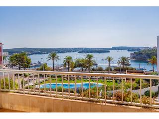 Apartamento en Centre Històric. Un balcón al puerto de mahón, menorca