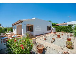 Chalet en S´Algar-Alcalfar. Encantadora villa con jardín en salgar, menorca